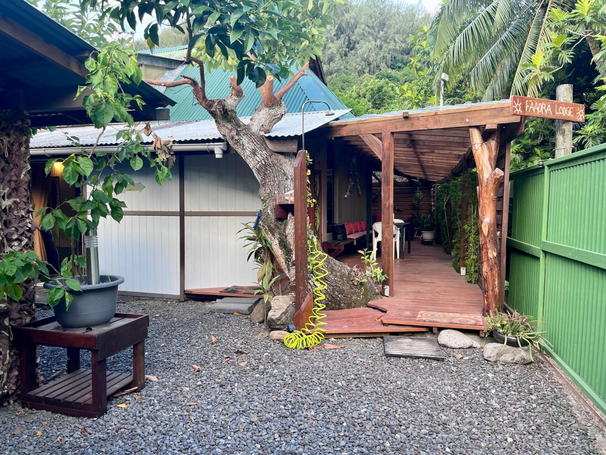 Faaora Lodge, Little Paradise Haapiti ภายนอก รูปภาพ